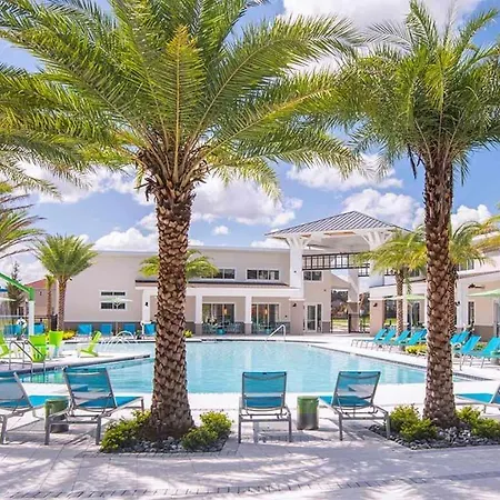 Opulent Retreat, Pool & Lake View, Near Parks